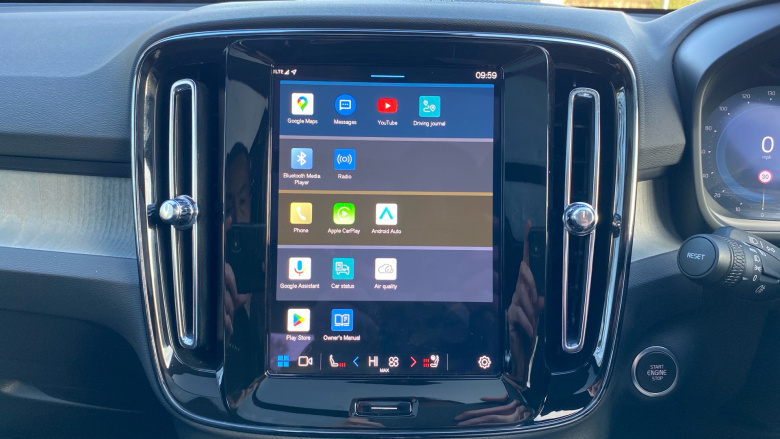 Volvo XC40 2.0 B4P Ultra Dark 5dr Auto Petrol Estate